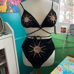 NWT Sunrise Desert Fashion Nova large two piece velvet festival set